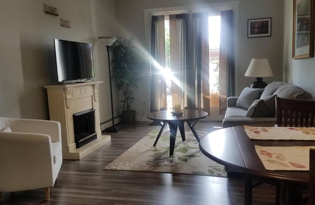 1 chambre à coucher, dans un bâtiment sécurisé, situé au centre de Bangor, Maine