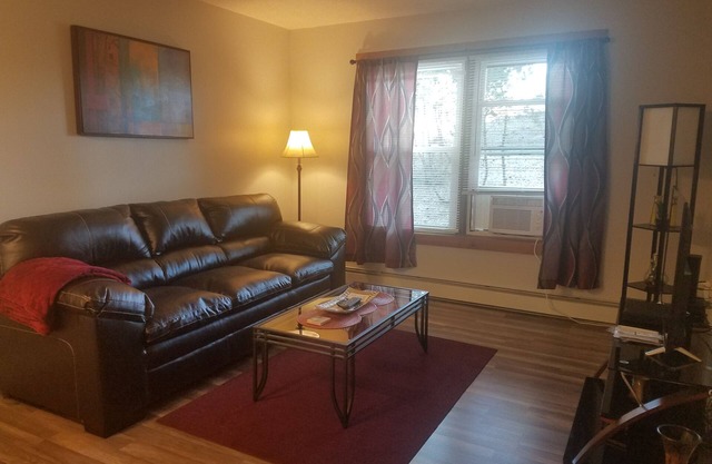 1 chambre au coeur de Bangor! Entrée sûre, propre, sécurisée et privée.