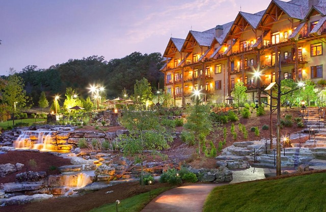 1 Bedroom Lodge, Sleeps 4, Full Kitchen, at Big Cedar Wilderness Lodge Resort