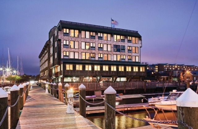 1 Bedroom Nautical New England Escape At Wyndham Inn on Long Wharf