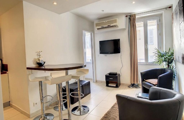 1 Bedroom Notre Dame 2 mins from the Croisette and the Palais 225