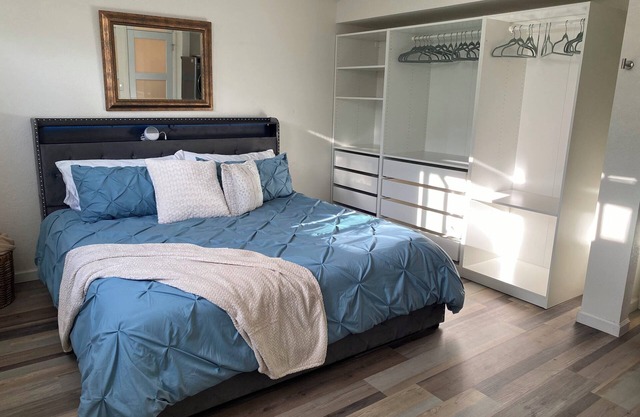 1-bedroom, Pet friendly, with fireplace, king bed and cruiser bikes.