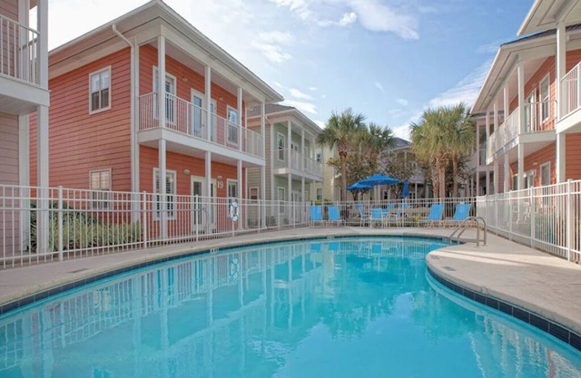 1 Bedroom Plus Condo, Sleeps 6, Beach Street Cottages Resort, at Miramar Beach!
