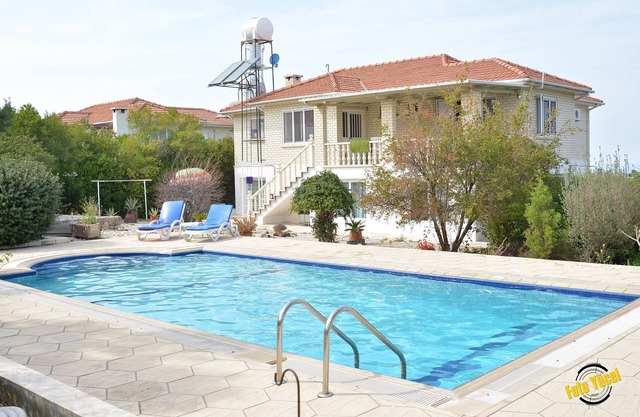 Appartement 1 chambre au bord de la piscine