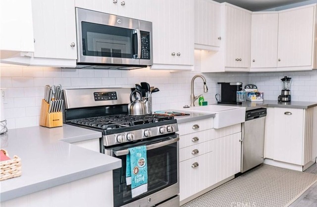 1 Bedroom Single_family L-593838 by Houzlet