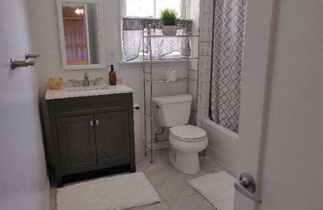 1 Bedroom Spacious Townhouse Midst of Downtown Bakersfield