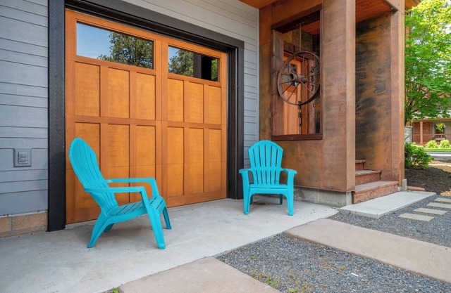 Spacious retreat for reunions, friends, family, and business