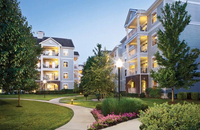 1 Bedroom Suite w/ Mini Kitchen in Nashville!!