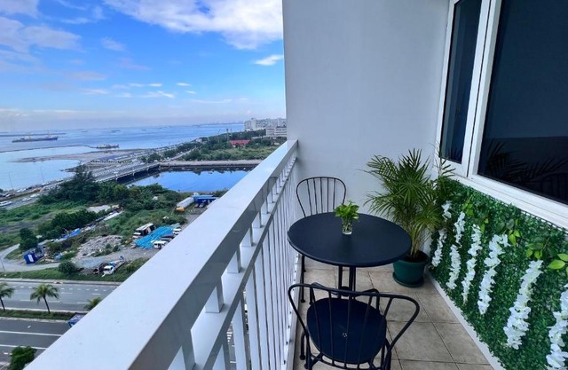 1 bedroom Urban resort w/ balcony & sunset view