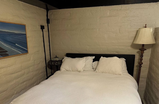 1 bedroom with own kitchen, jacuzzi, patio, mountain views, WiFi, free parking
