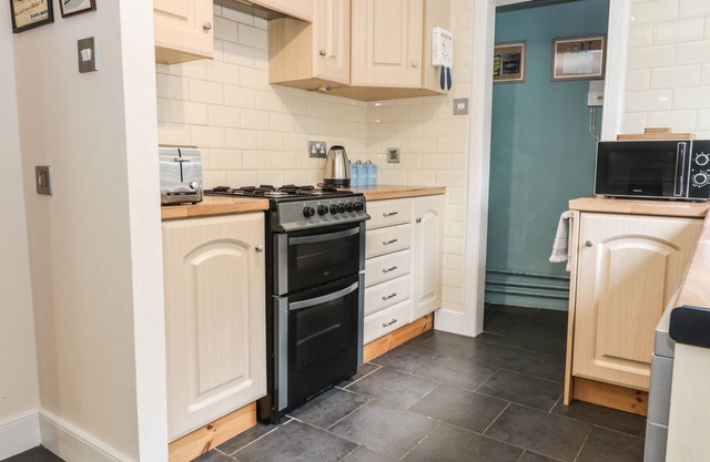 1 Blinkbonny Cottages, ST BOSWELLS