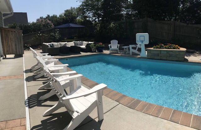Brand New Upscale Custom Home avec piscine privée et bain à remous - 1 pâté de maisons de la plage!