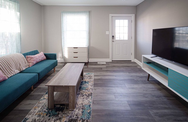 1 BR at E Tennessee St.