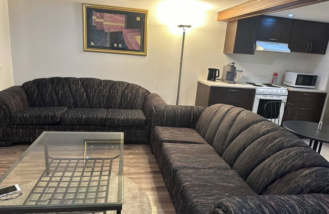 1-BR Basement Apartment : TTC/Subway Access in Toronto