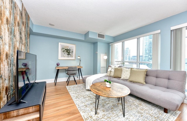 1 BR Condo in Entertainment Dist