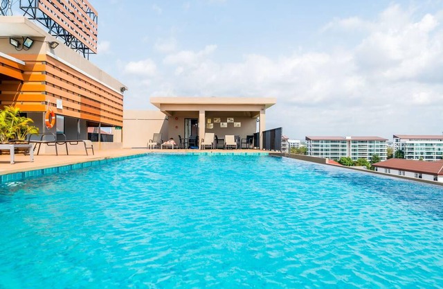 1 BR Family Suite Jomtien Beach W / Seafood Market