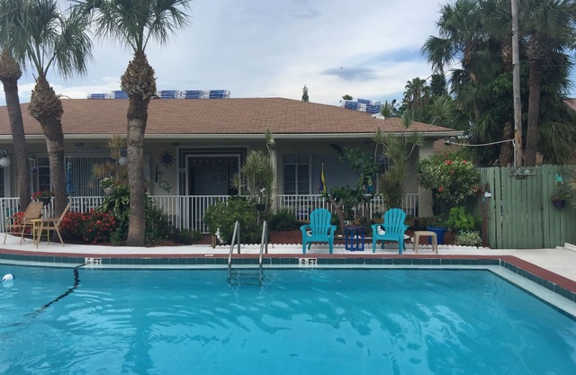 1 BR Cottage Madeira Beach