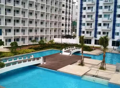 1 BR Makati Condo WIFI Netflix Pool Balcony