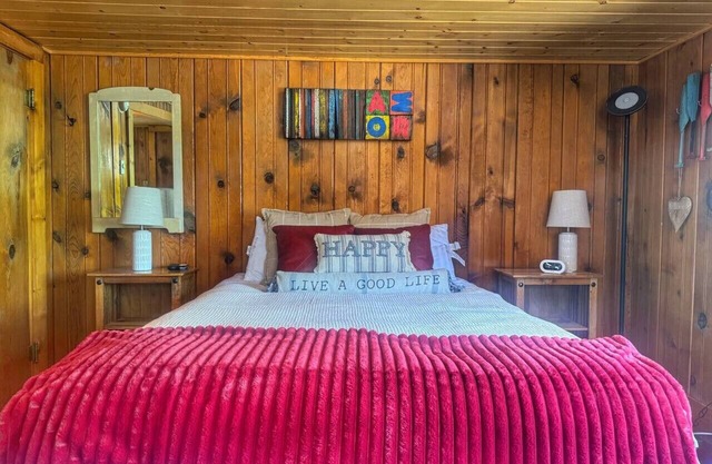 1 BR with sunroom-walk to beach