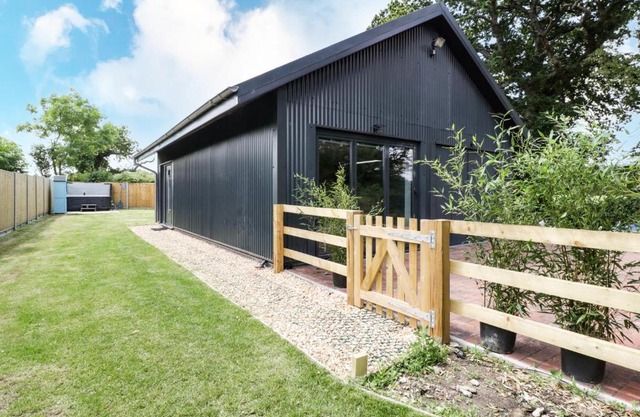 1 Bury Farm Cottage