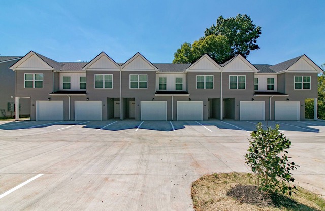 1 car garage 3 Bedroom Condo