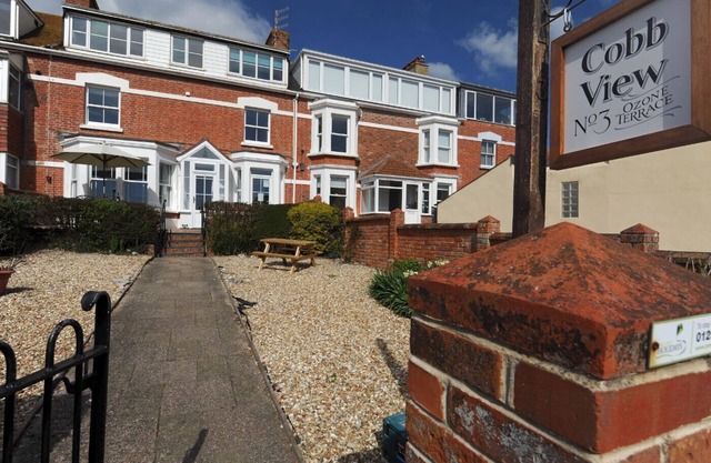 1 COBB VIEW, family friendly, character holiday cottage in Lyme Regis