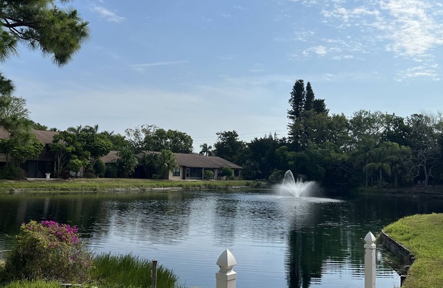 1 Comfy Condo Less than 5 miles from Gulf Beaches