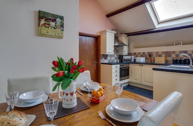 1 Dolwen Farm Shop - Deux Chambres Maison, Couchages 4