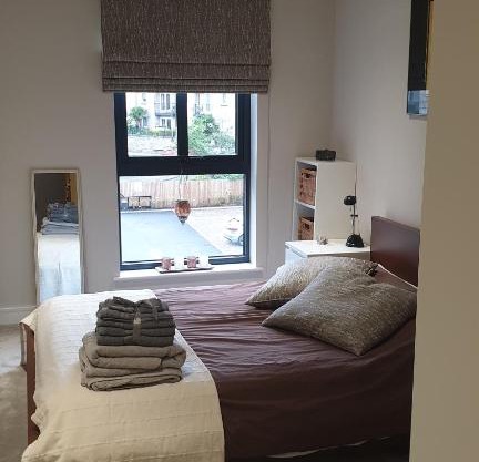 1 double guest bedroom in my home North Leeds