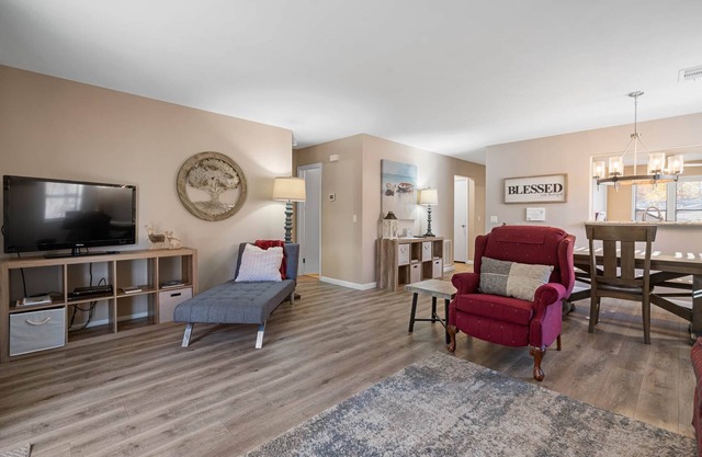Maison de ville 2-Bdrm mise à jour mignonne et confortable!