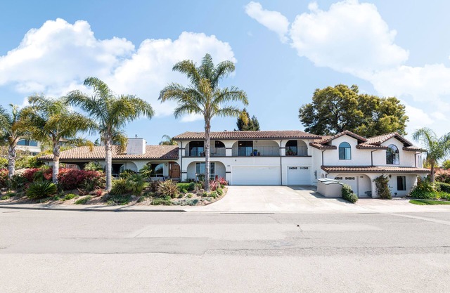#1 Family Friendly West Coast Villa, Sleeps 15