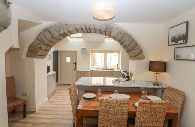 1 Grosvenor Farm Cottages