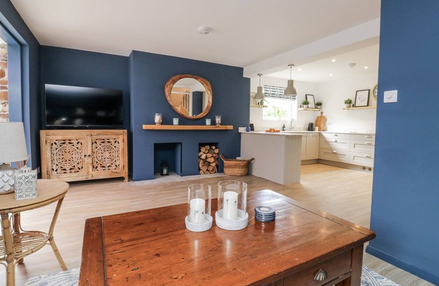 1 ISLAND VIEW, family friendly, with a garden in Thurlestone