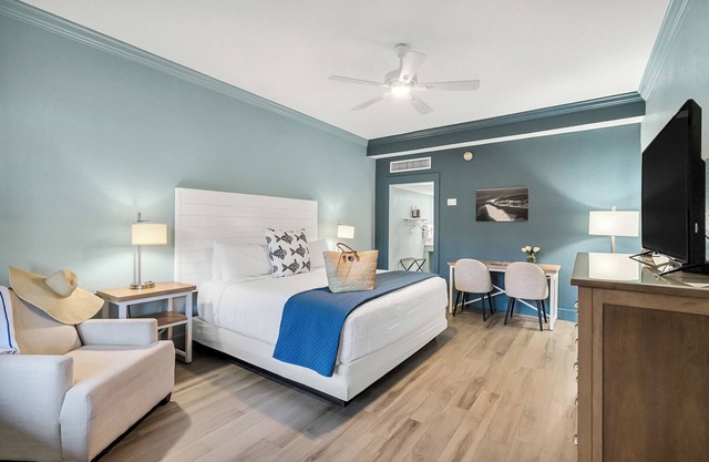 Beachside Inn - 1 King Bed: 1 BR / 1 hôtel de BA à Destin, pour 2 personnes