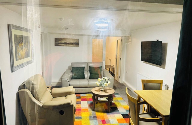 1 Luxe Bed Apt GView Derby City