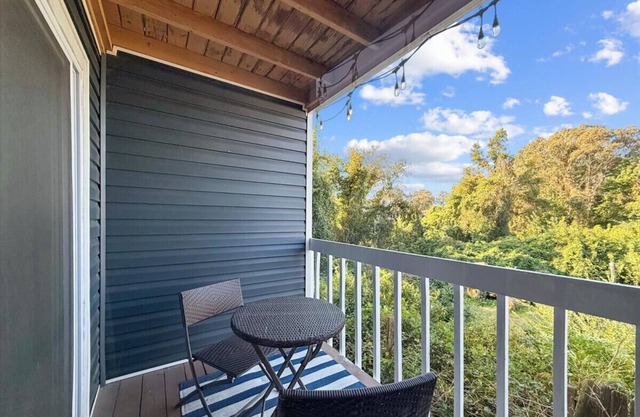 1 mi from beach | 2 min from trails | Wifi | Desk