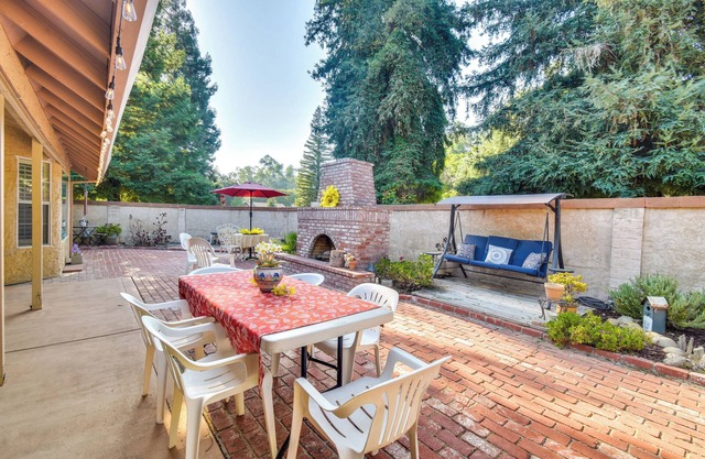 1 Mi to Applegate Park Zoo: Home w/ Fire Pit!