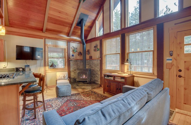 < 1 Mi to Beach: Peaceful Studio w/ Deck in Tahoma