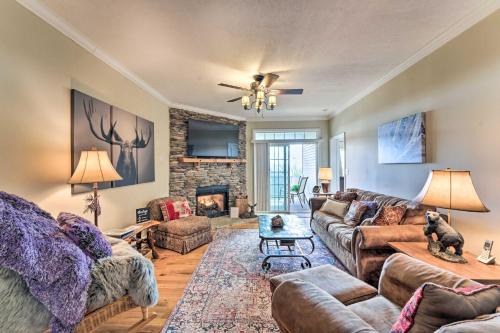 1 Mi to Beech Mountain Resort Banner Elk Condo!