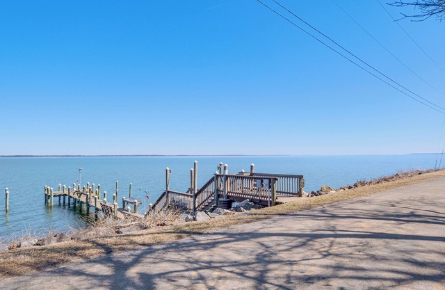1 Mi to Colonial Beach Boardwalk: Home w/ Fire Pit