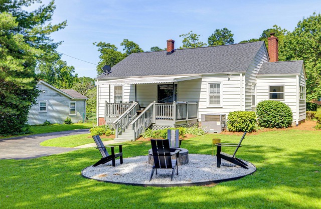1 Mi to Downtown Greer: Family Home w/Gazebo!