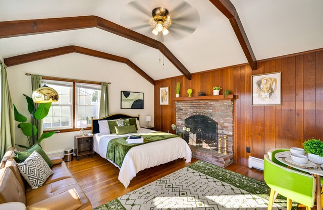 1 Mi to Downtown Salem: Studio w/ Fire Pit Access
