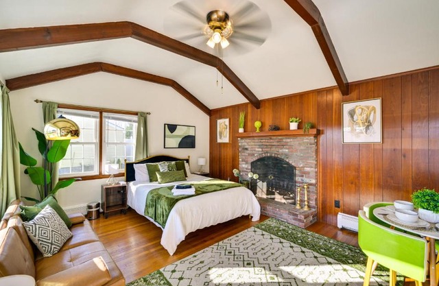 1 Mi to Downtown Salem Studio with Fire Pit Access