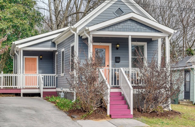 1 Mi to Dtwn: Home w/ Backyard in Raleigh!