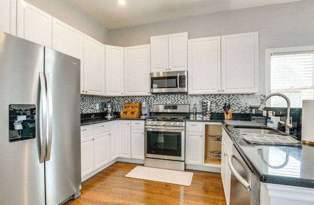 1 Mi to Dtwn: Home w/ Backyard in Raleigh!