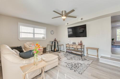1 Mi to Dtwn Home with Furnished Patio in Pensacola