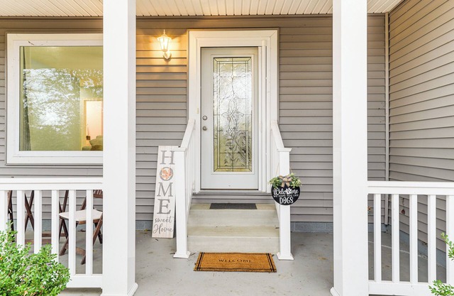 1 Mi to Dtwn Newburgh: Quiet Home w/ Yard!