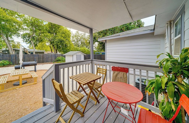 < 1 Mi to Frost Bank Center: Home w/ Deck + Grill!