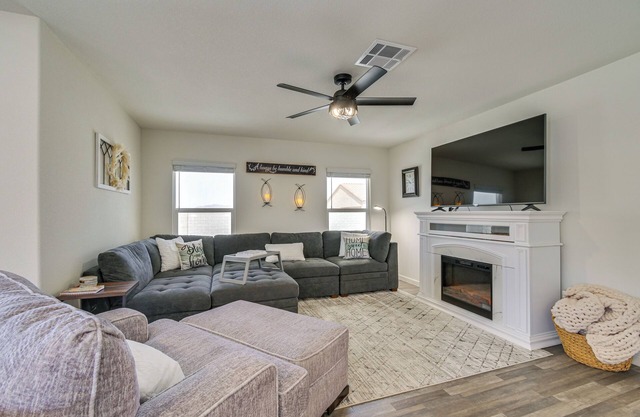 1 Mi to Golf Course: Bright Mohave Valley Home