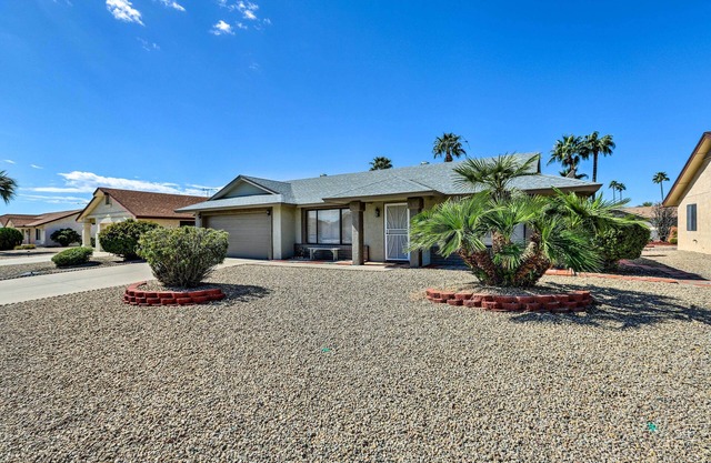 < 1 Mi to Golf: Home w/ Screened Porch in Sun City